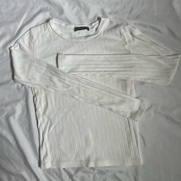 Brandy Melville Tops - BRANDY MELVILLE WHITE EYELET TOP! (one size fits) sizes 0-6
